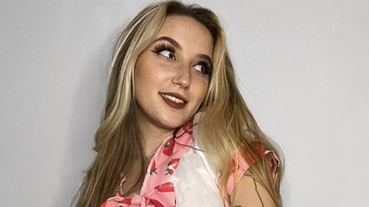 Model earns fortune selling nudes and requests kinky gifts
