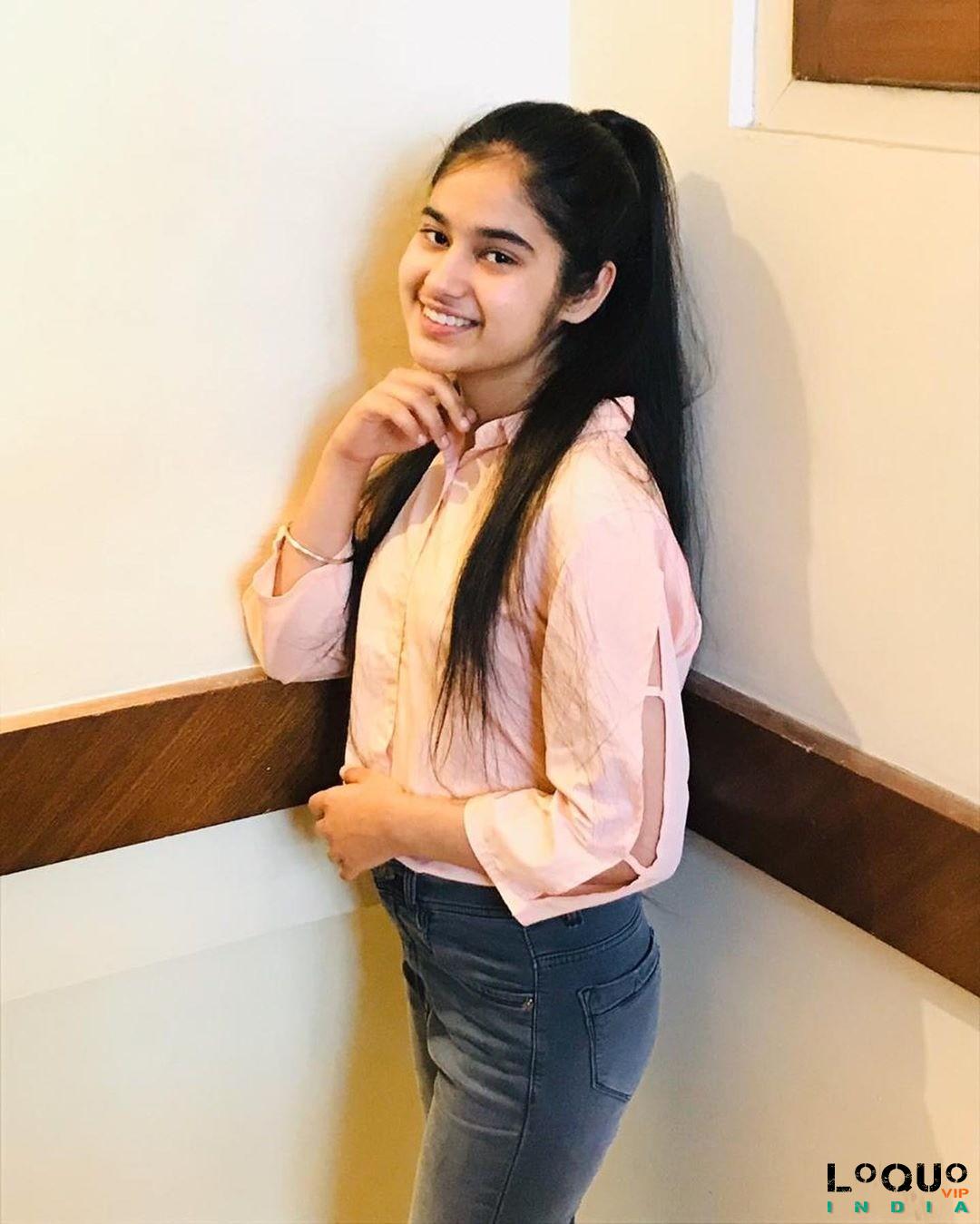 Myself Anushka Sharma college hot girl and ful sexy hot girl coll now