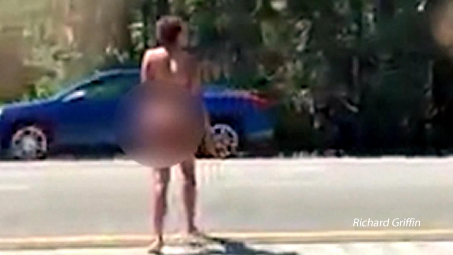 Naked lady stuns Florida drivers
