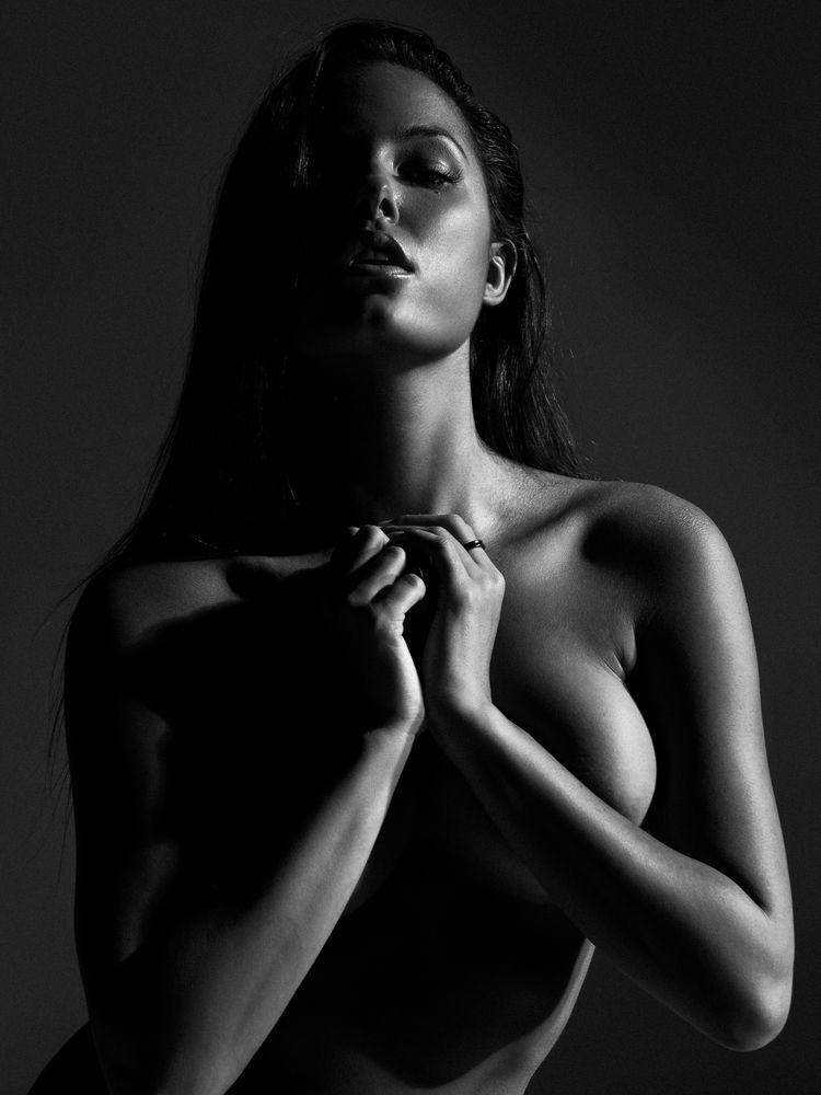 yo on X: Constance Nunes Naked 6 Photos