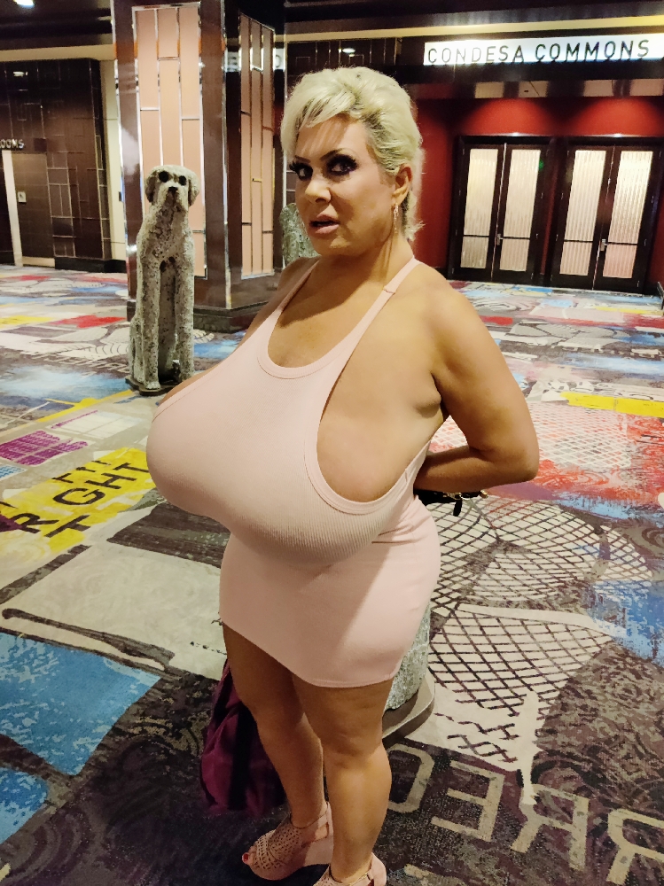 Giant Fake Tittys Round Cellulite Ass Pornstar