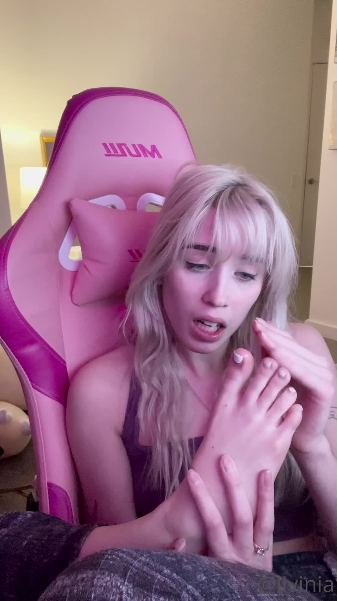 Livinia Roberts Licking Feet and Blonde Leaked