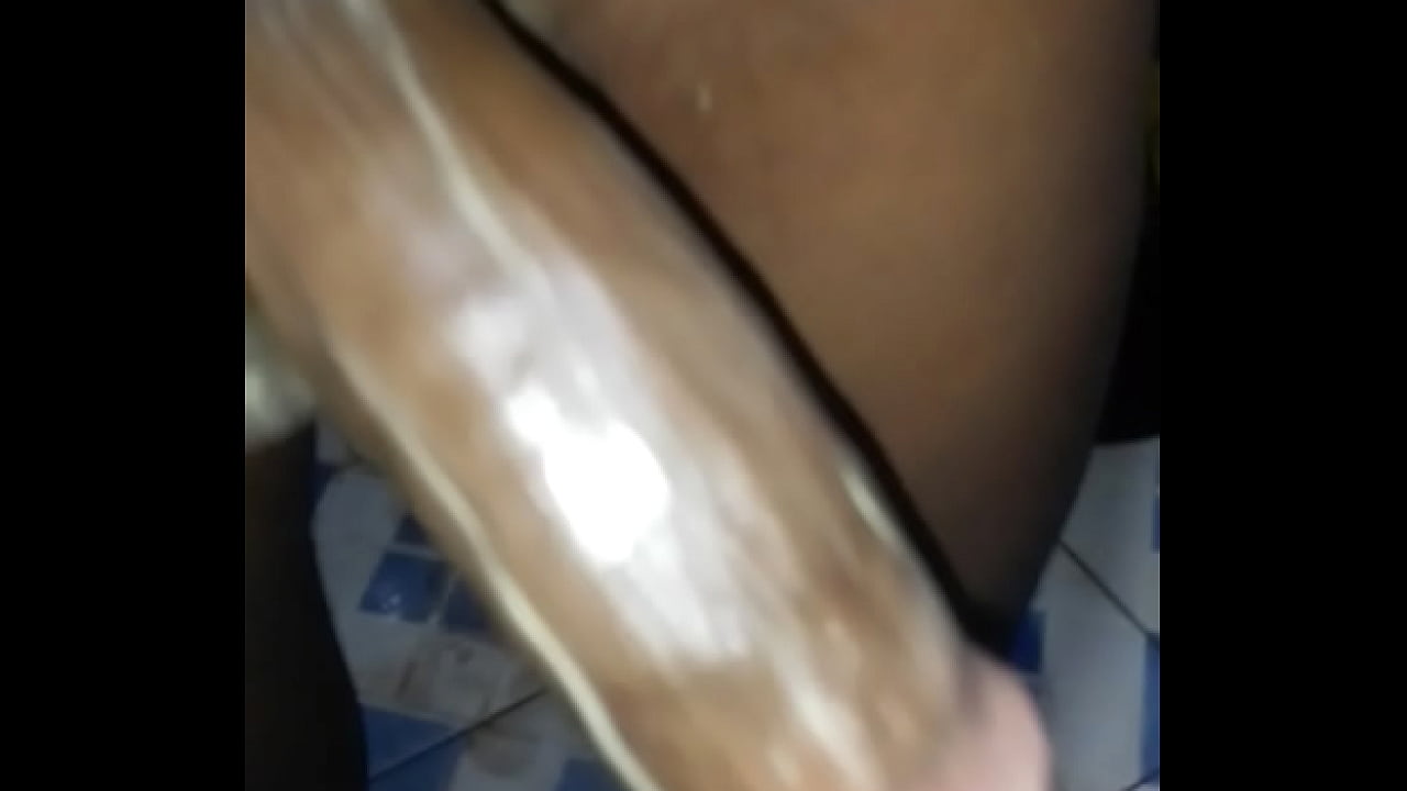 Masturbation du gros penis noir