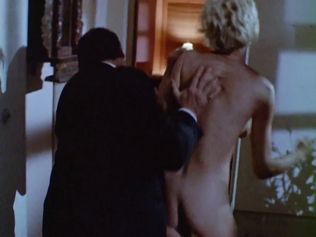 Kelly McGillis nude full frontal in Cat Chaser 1989