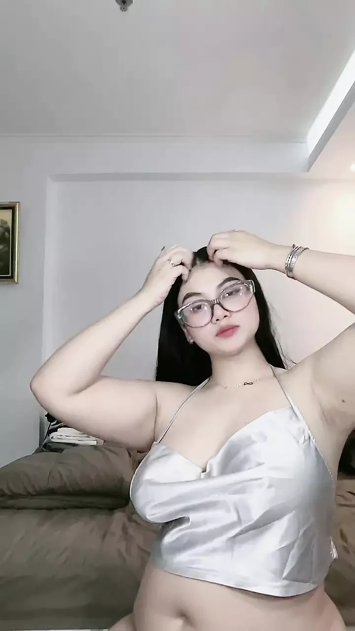 My Stepsister is Beautiful Squeezing Her Big Boobs: Indonesian Asian Porn