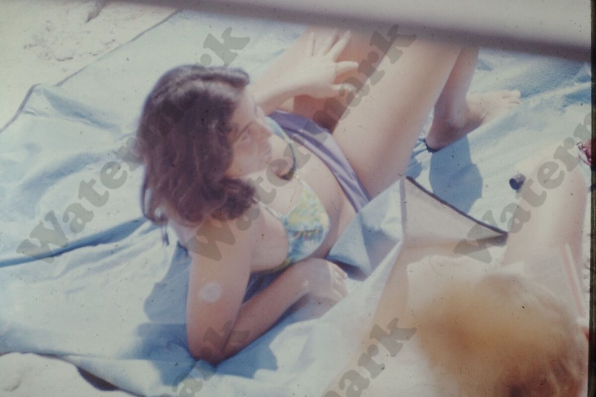 1971 voyeur candid busty woman in bikini Vintage 35mm Film SLIDE A6c8