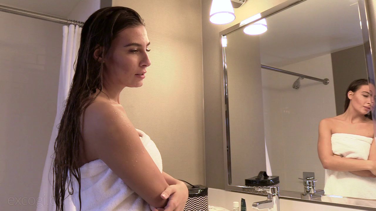 Cutie Andria vibrates her horny cunt and has it dicked