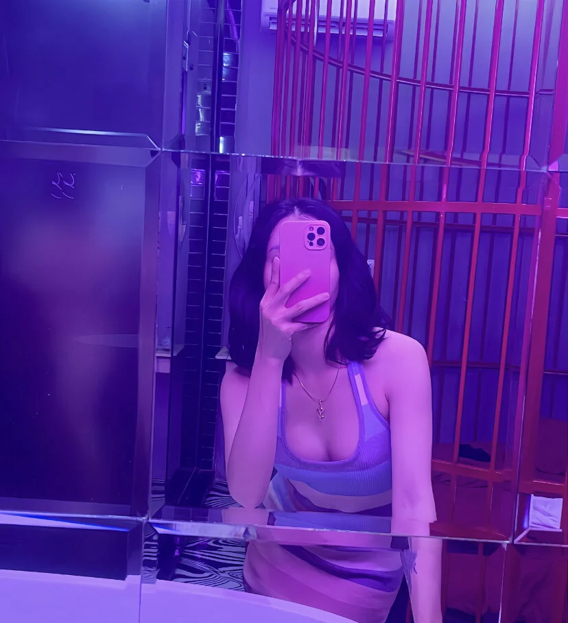 May-Squirt Cam Model: Free Live Sex Show Chat