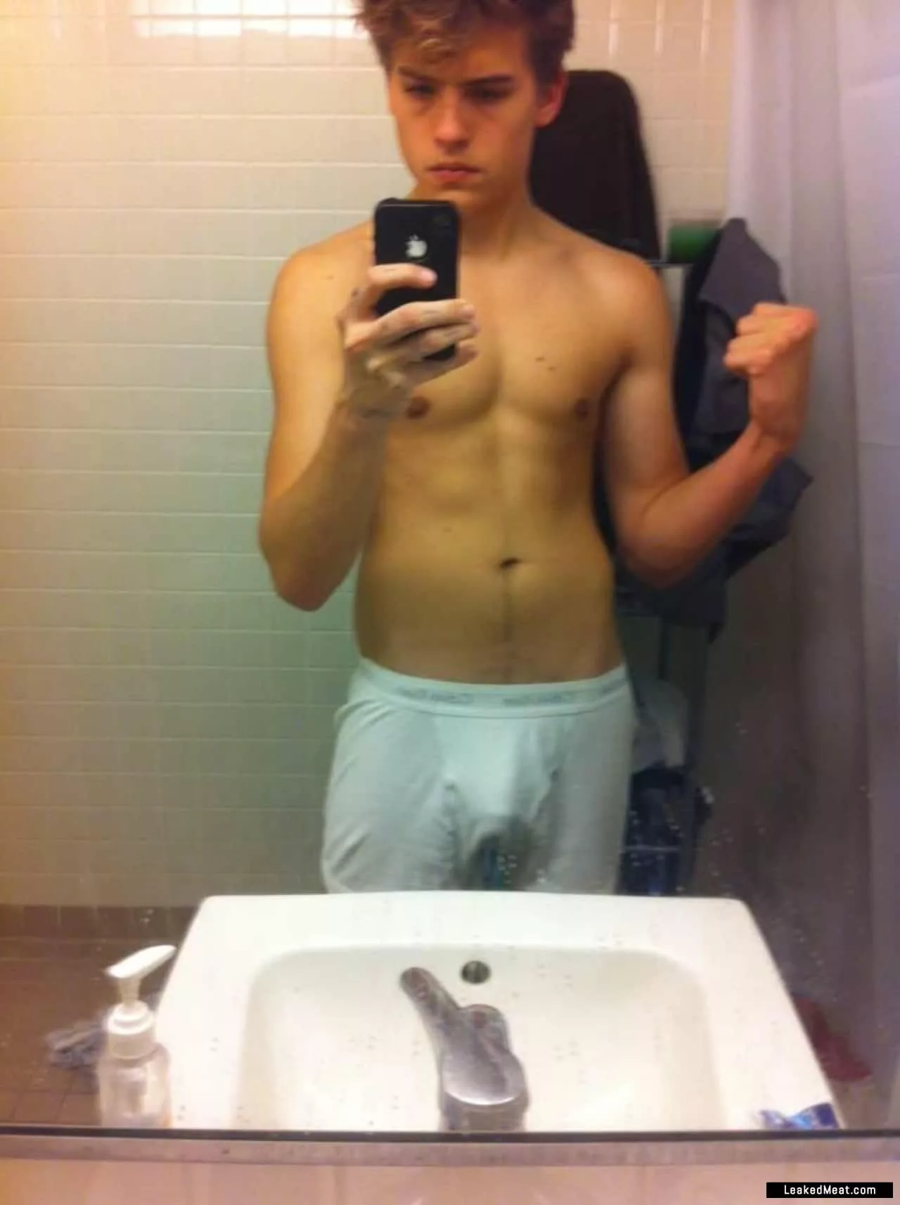 Dylan Sprouse Nude Leaks Via Tumblr