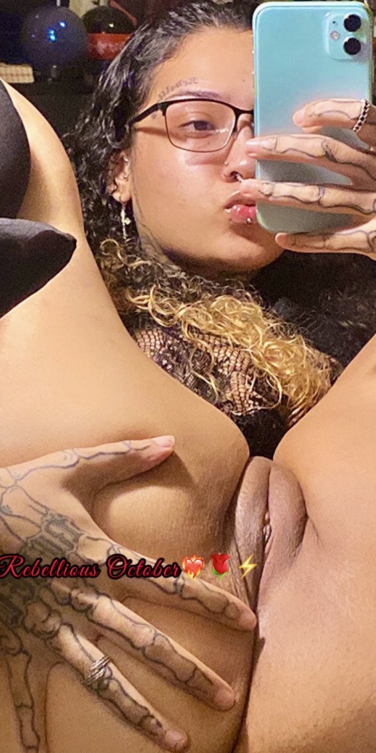 Cant be no Dyke with a ultra Pretty Pussy
