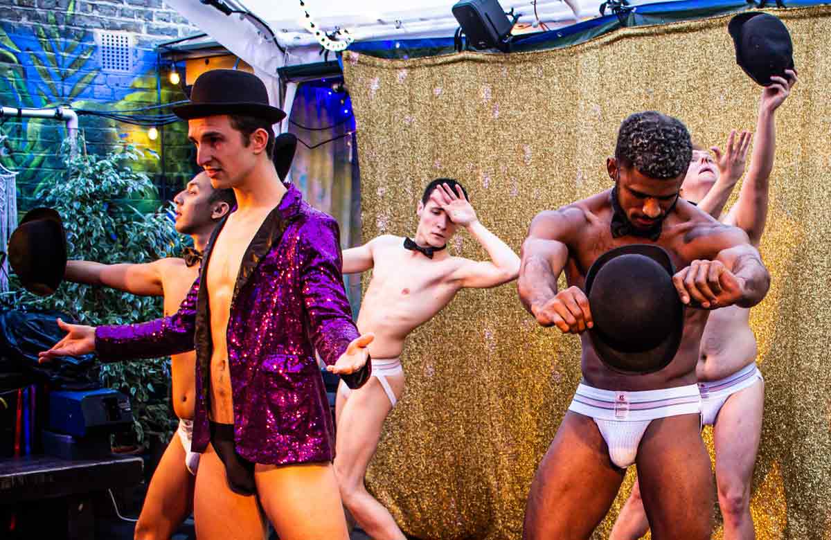 Review: Naked Boys Singing!