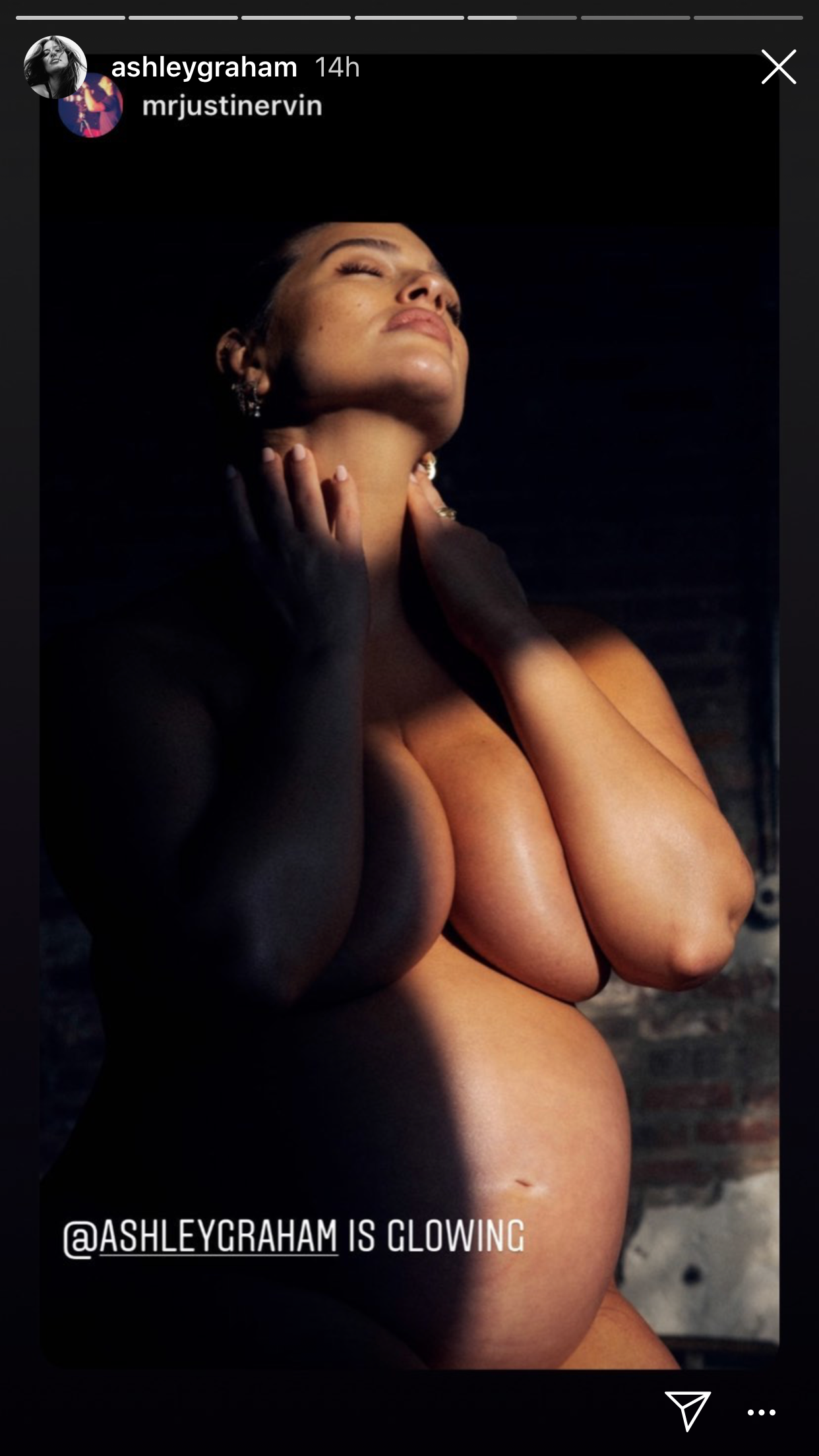 Sexy Naked Pregnant Photos of Ashley Graham