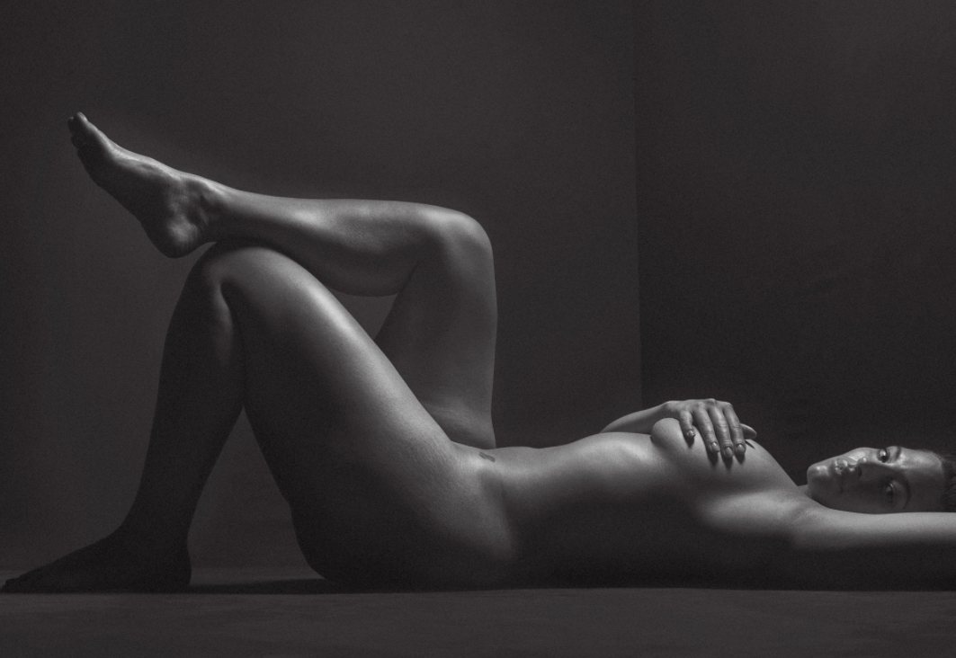 Ashley Graham Poses Completely Nude For V Magazine