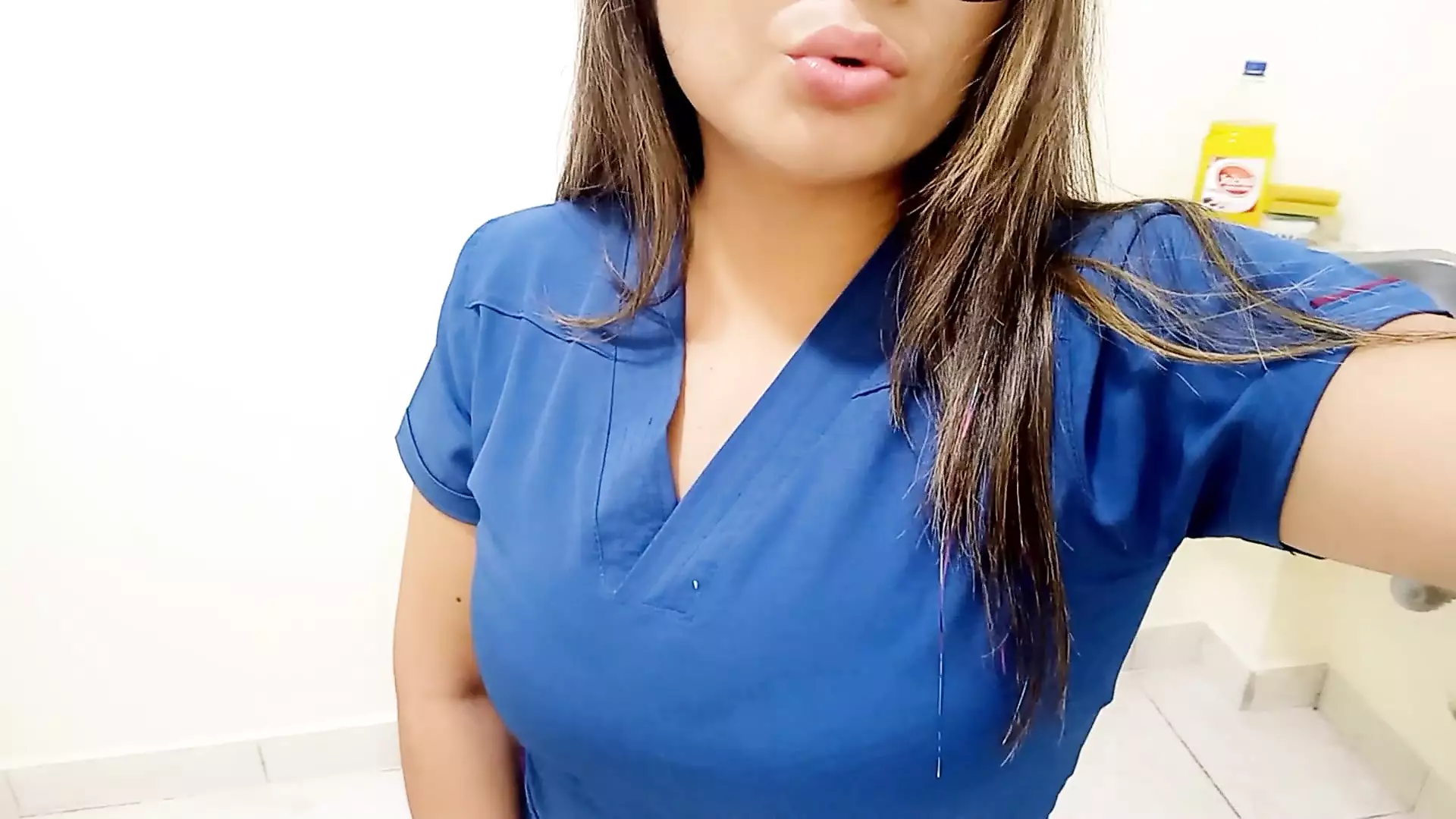 The Nurse Uses Her Bosss Office to Masturbate Live in Front of Her Community of Followers