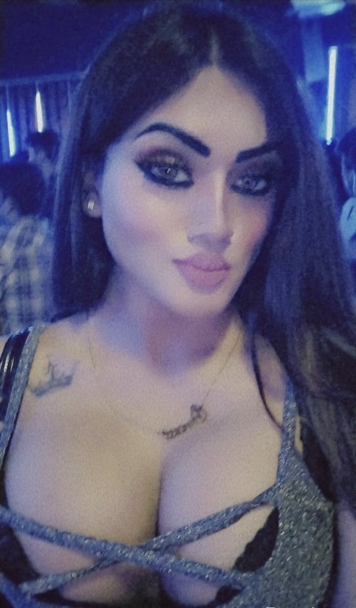 Bigboobs sexyriya Indian Transsexual escort in New Delhi