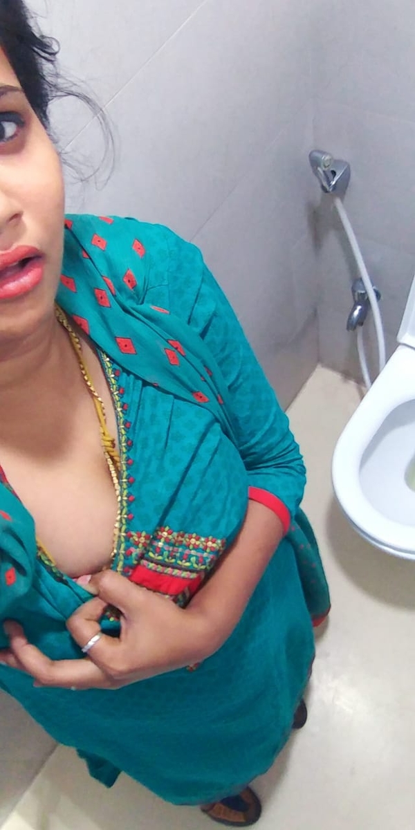Big boobs Tamil girlfriend viral nudes leaked online
