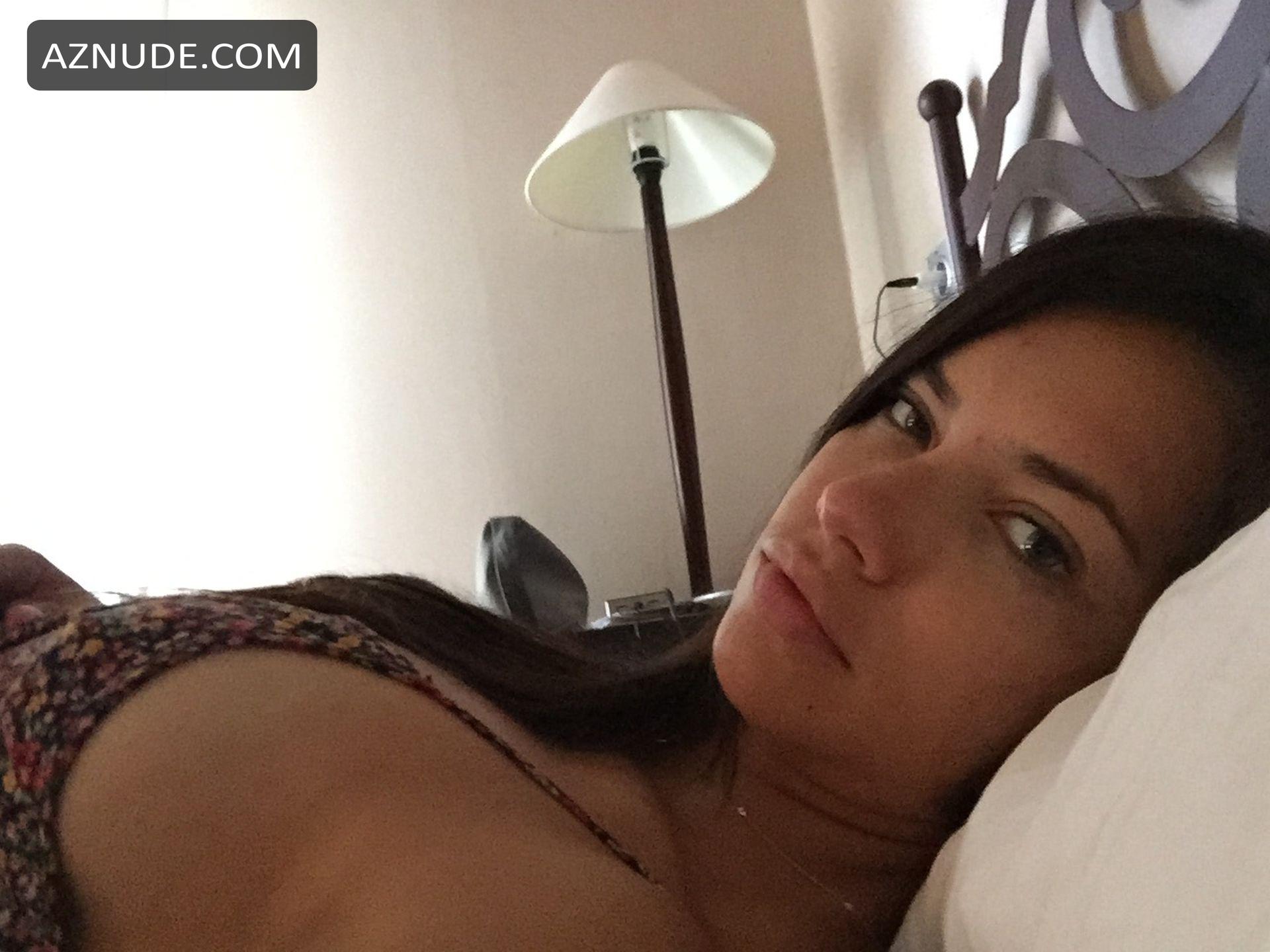 Adriana Lima Nude And Sexy Bed Photos