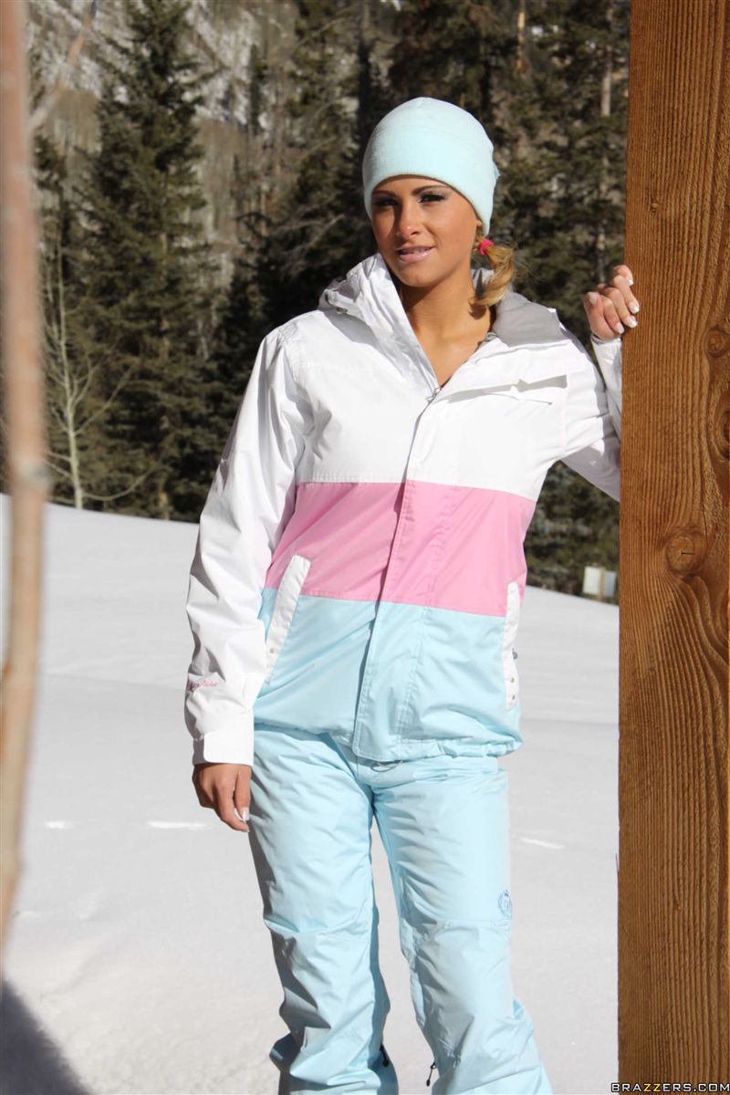Snow bunny Jessica Nyx gets fucked on the slopes Picture 1 Comments and Likes