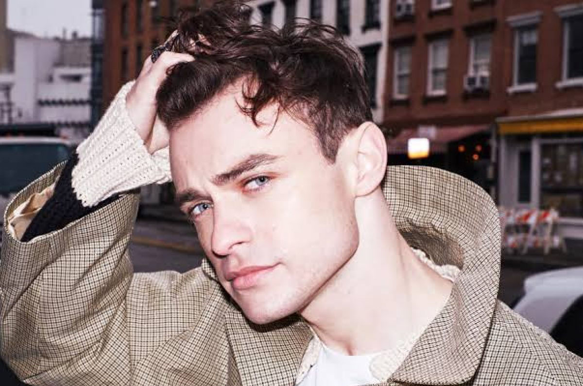 Thomas Doherty Nude Gay Sex Scenes And Huge Bulge Photos