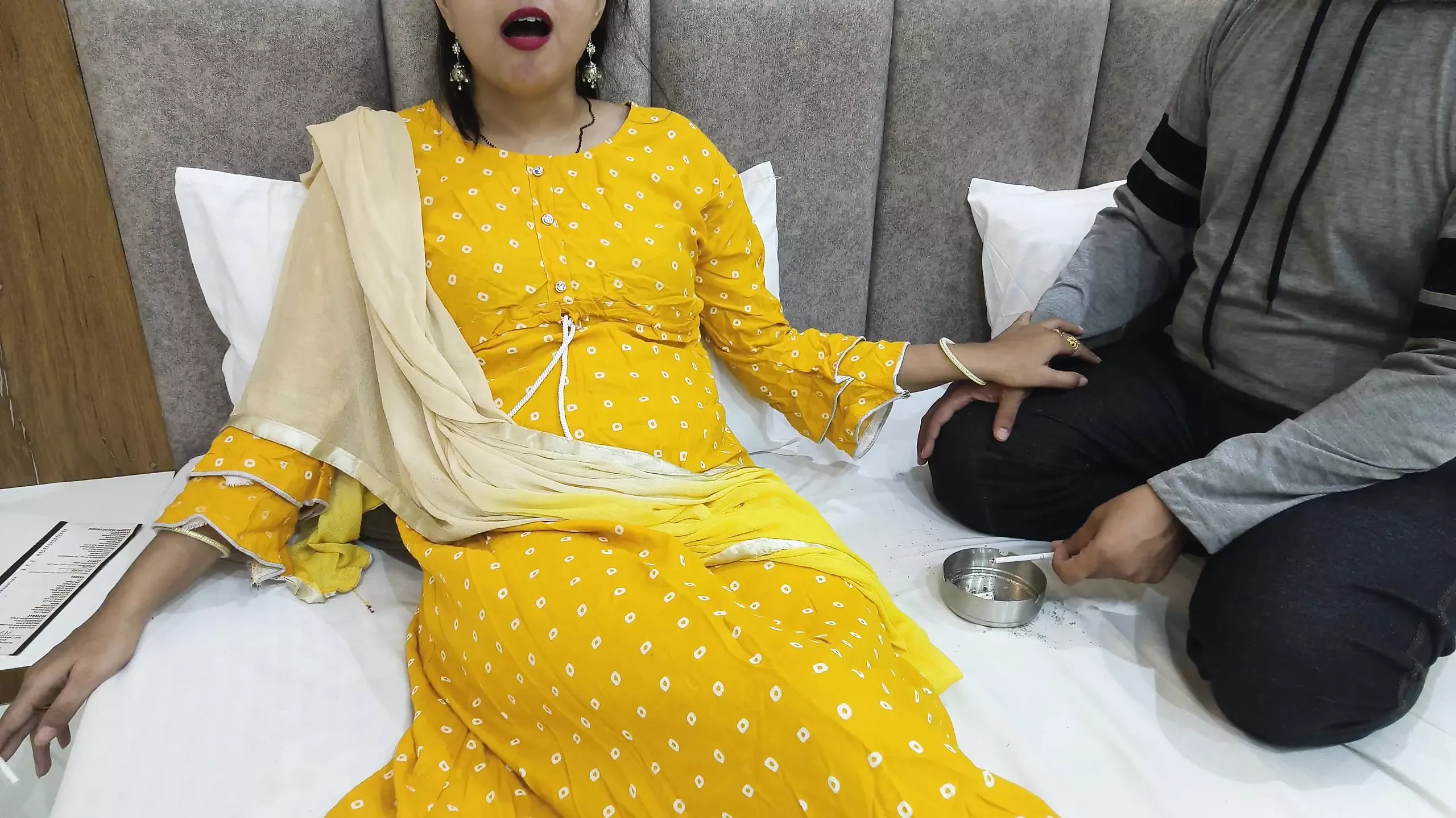 Indian Desi Dost Ki Maa Ke Sath Chudai Mazaa Lete Hoye Uski Gori Chut Main Ungli Dal Ke Uske Chuche Chuss Dale Foreplay Roleplay in Hindi