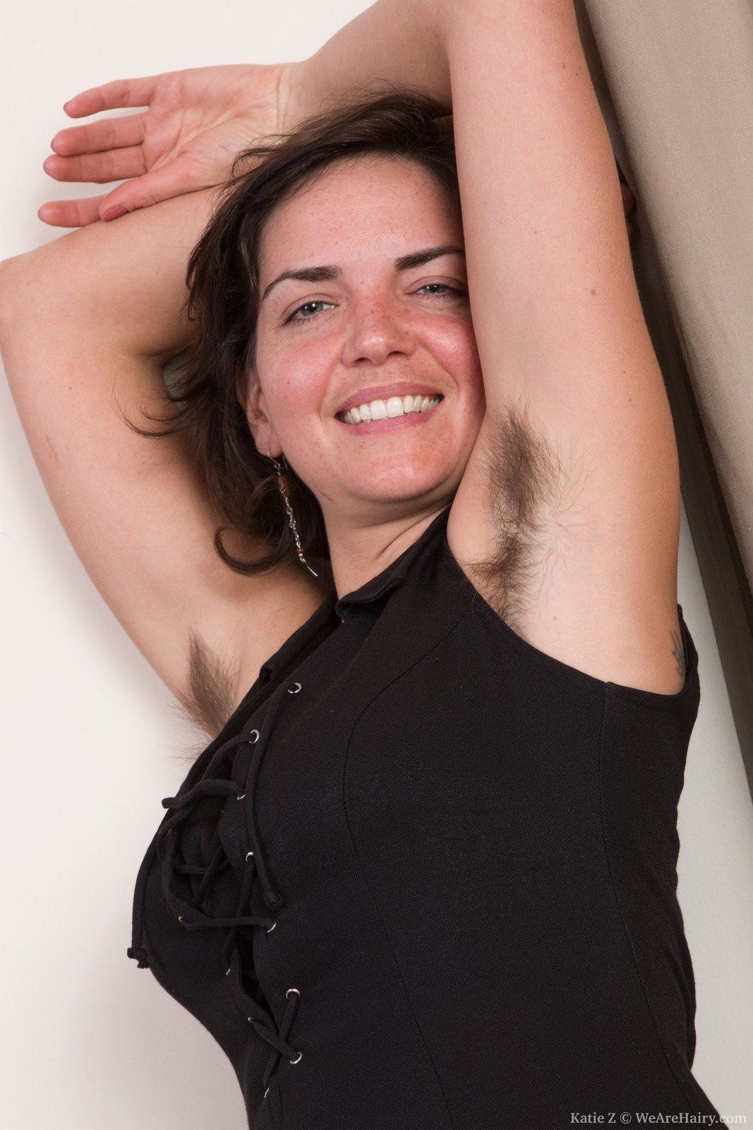 Doesnt Katie Z look hot in black? She shows us her hairy pits and hairy pussy early and its all a sexy show from there. Her all-natural body flows in beauty as