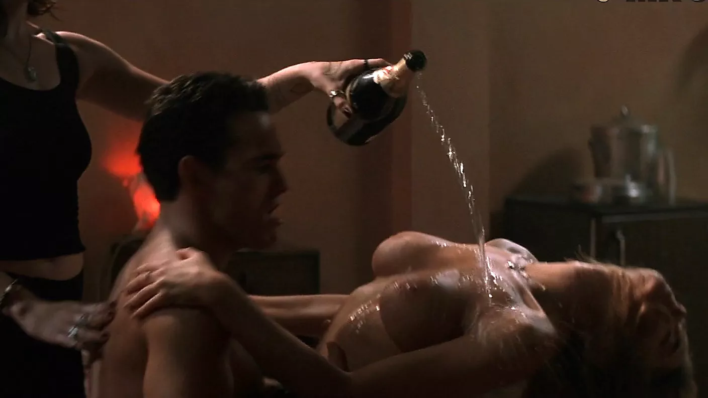 Denise Richards: Naked and Lesbian