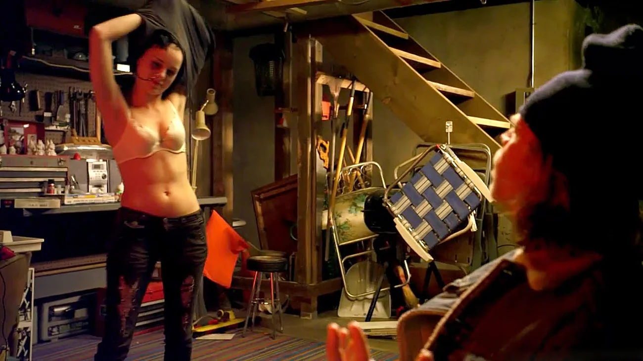 Laura Wiggins Rides A Guy On A Couch From Shameless