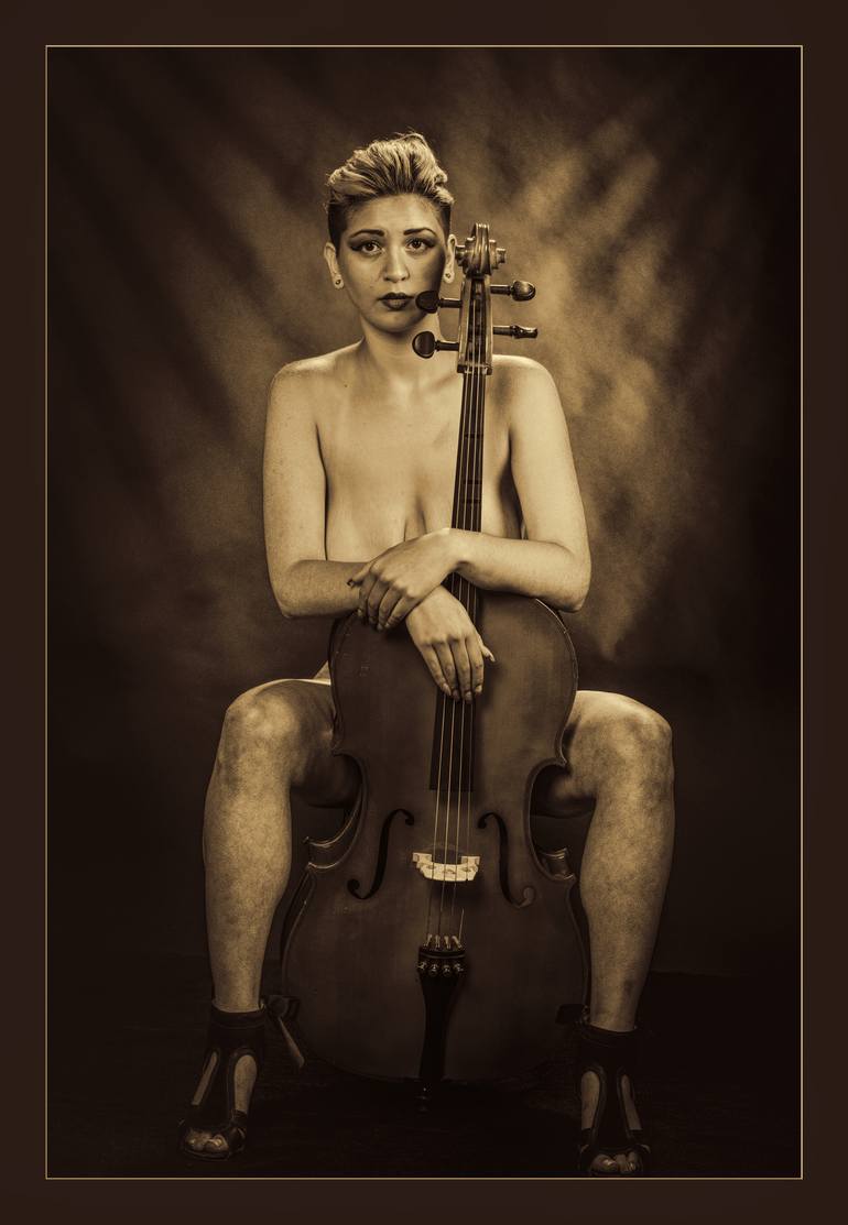 Nude Bass Musician 1729.54