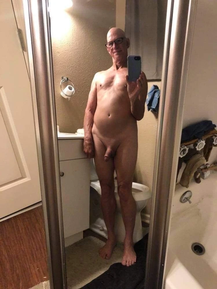 Naked Selfie Porn Pics: Nude Women in Free Sex Photos