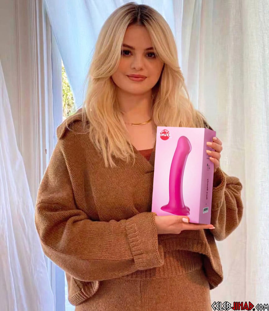 Selena Gomez Shows Off Her Nips And New Dildo