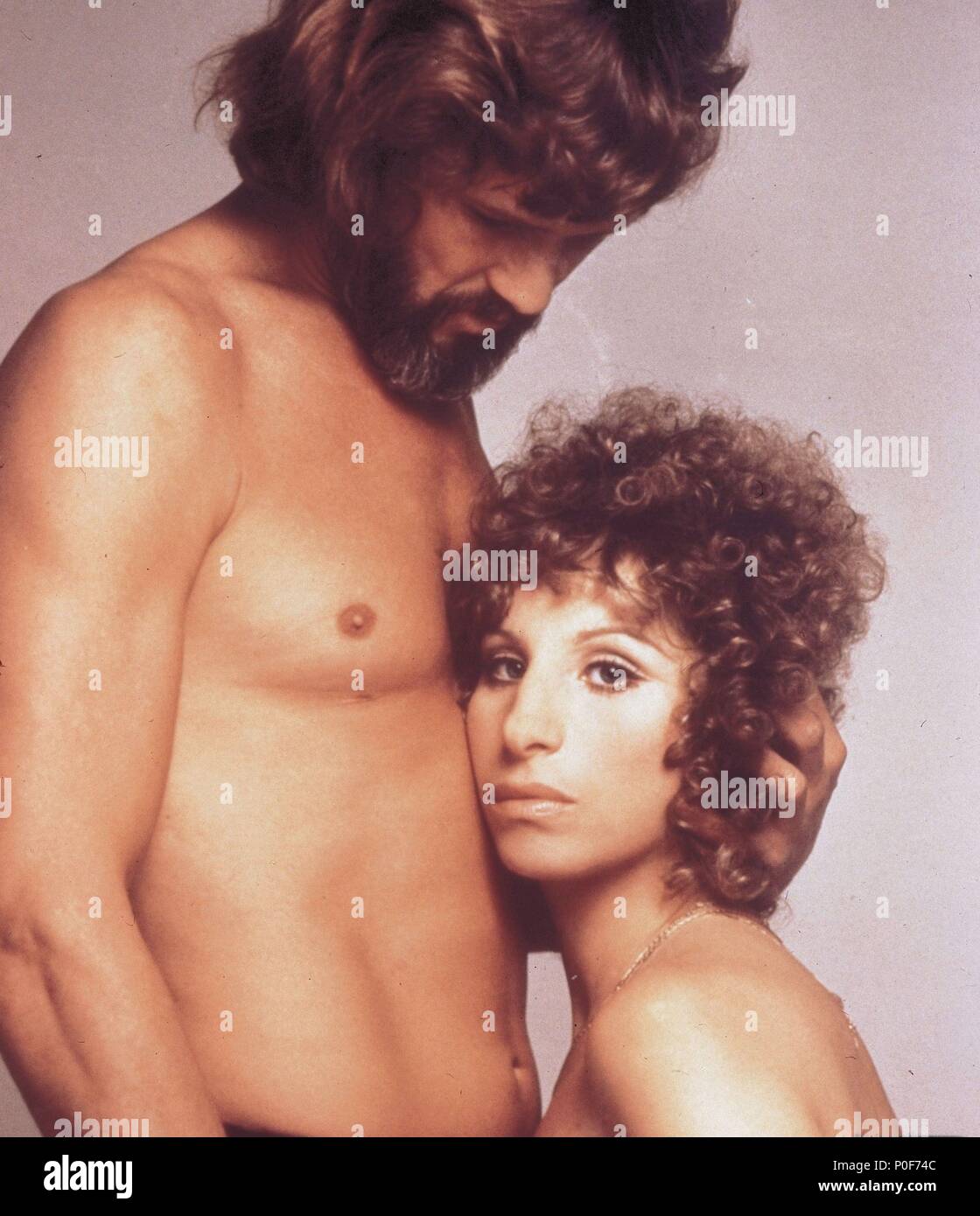 Original Film Title: A STAR IS BORN. English Title: A STAR IS BORN. Film Director: FRANK PIERSON. Year: 1976. Stars: BARBRA STREISAND KRIS KRISTOFFERSON. Credit: WARNER BROTHERS Album Stock Photo