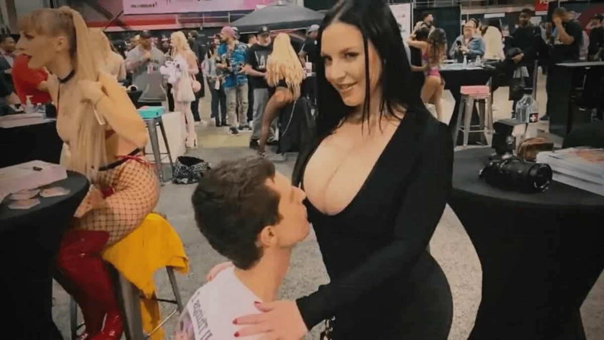 Top 10 Provocative Porn Conventions To See Before You Die!