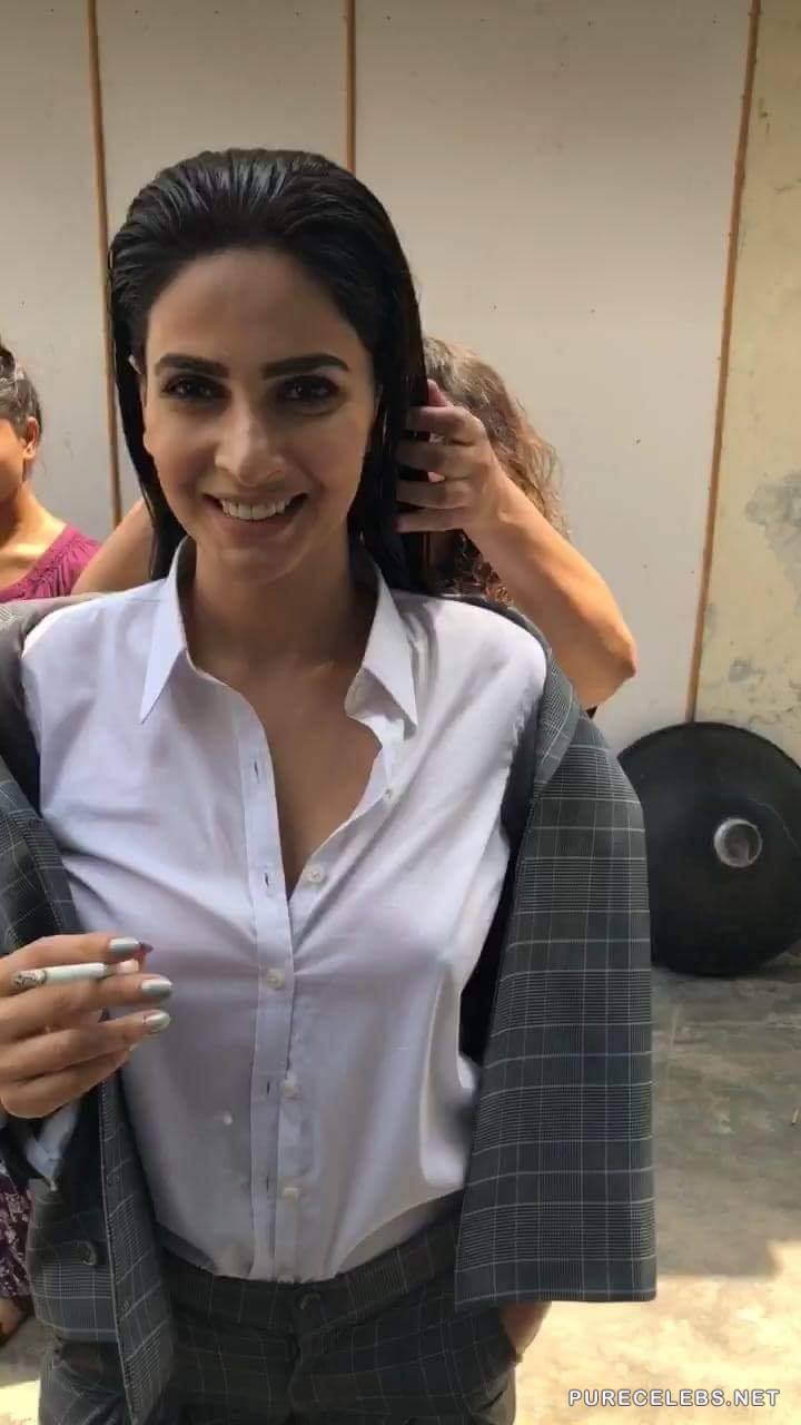 Saba Qamar Nude