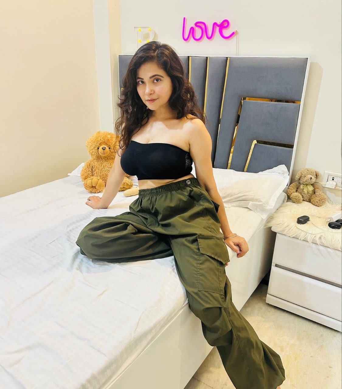 Viral hot Indian MILF influencer mom rachna deep fake or lookalike...