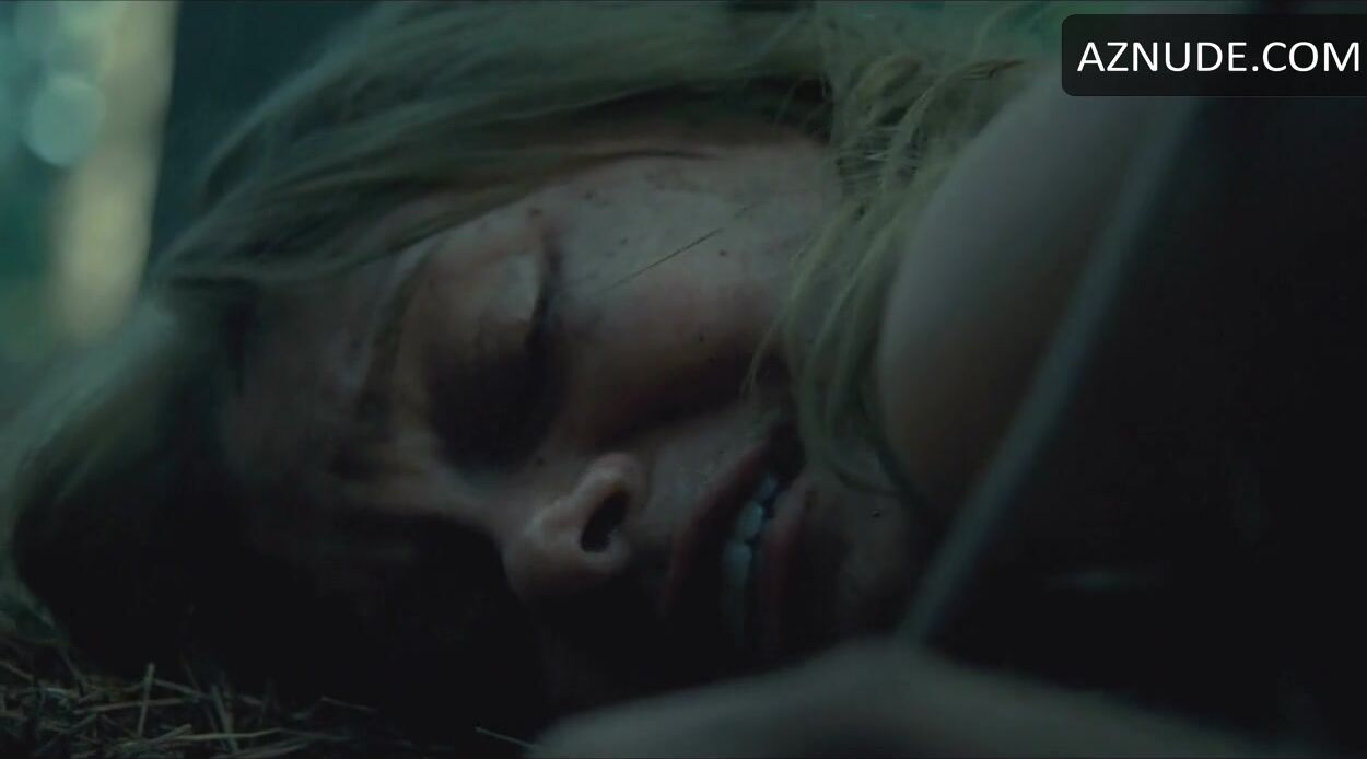 Sara Paxton Butt section in The Last House On The Left