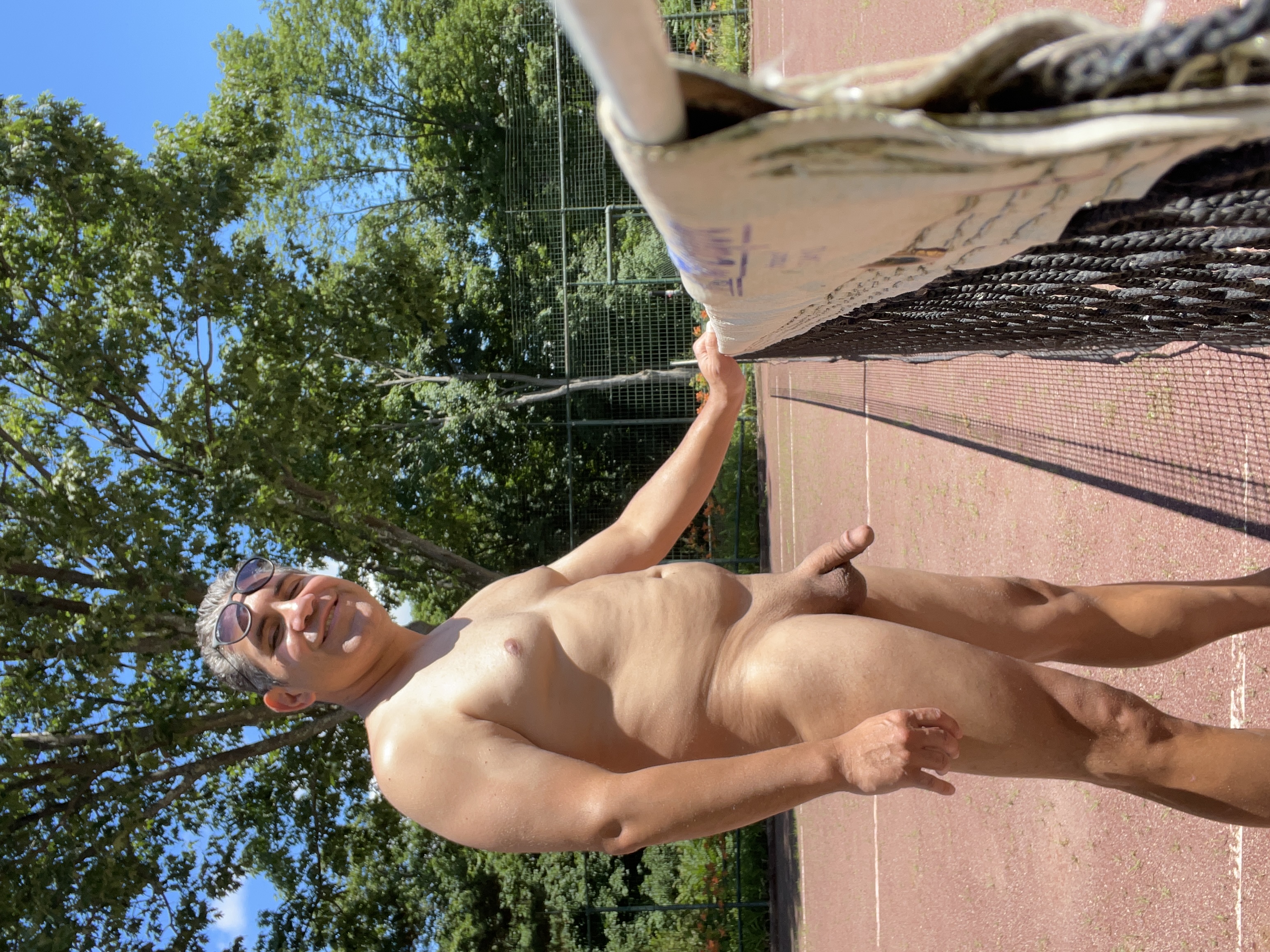 File:Naked man on tennis court.jpg
