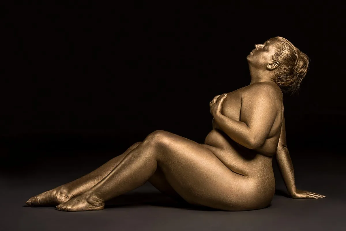 Silvana Denkers Metallic Curves painted photoshoot celebrates the beauty of plus-size bodies