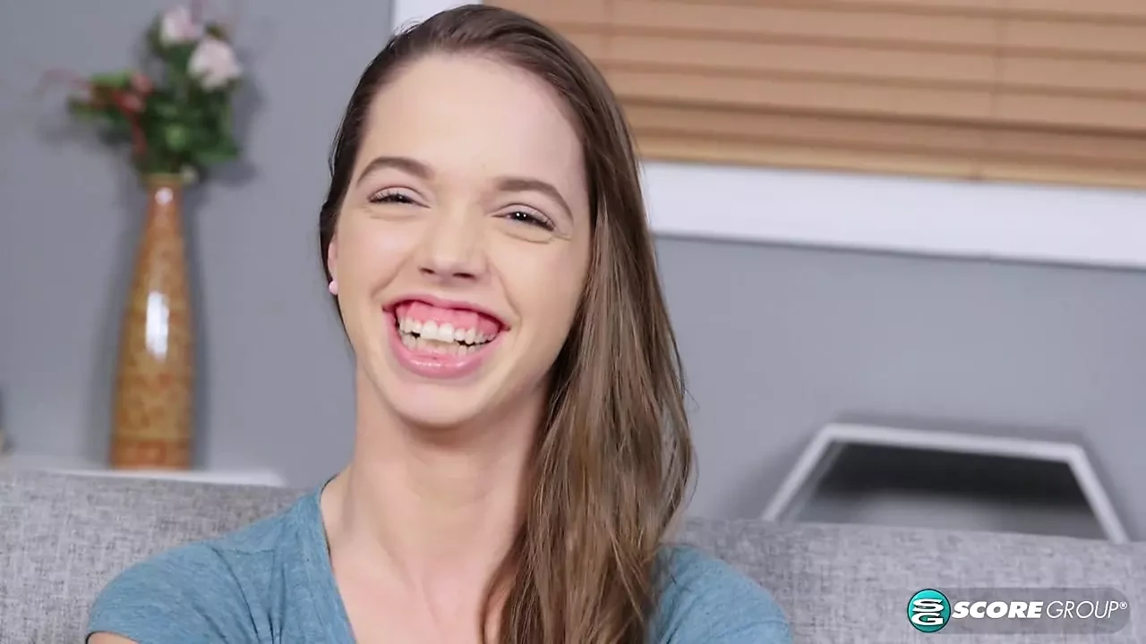 Mia Monroe Sits Down for a Naughty Interview and then She: Amateur Amateur Porn