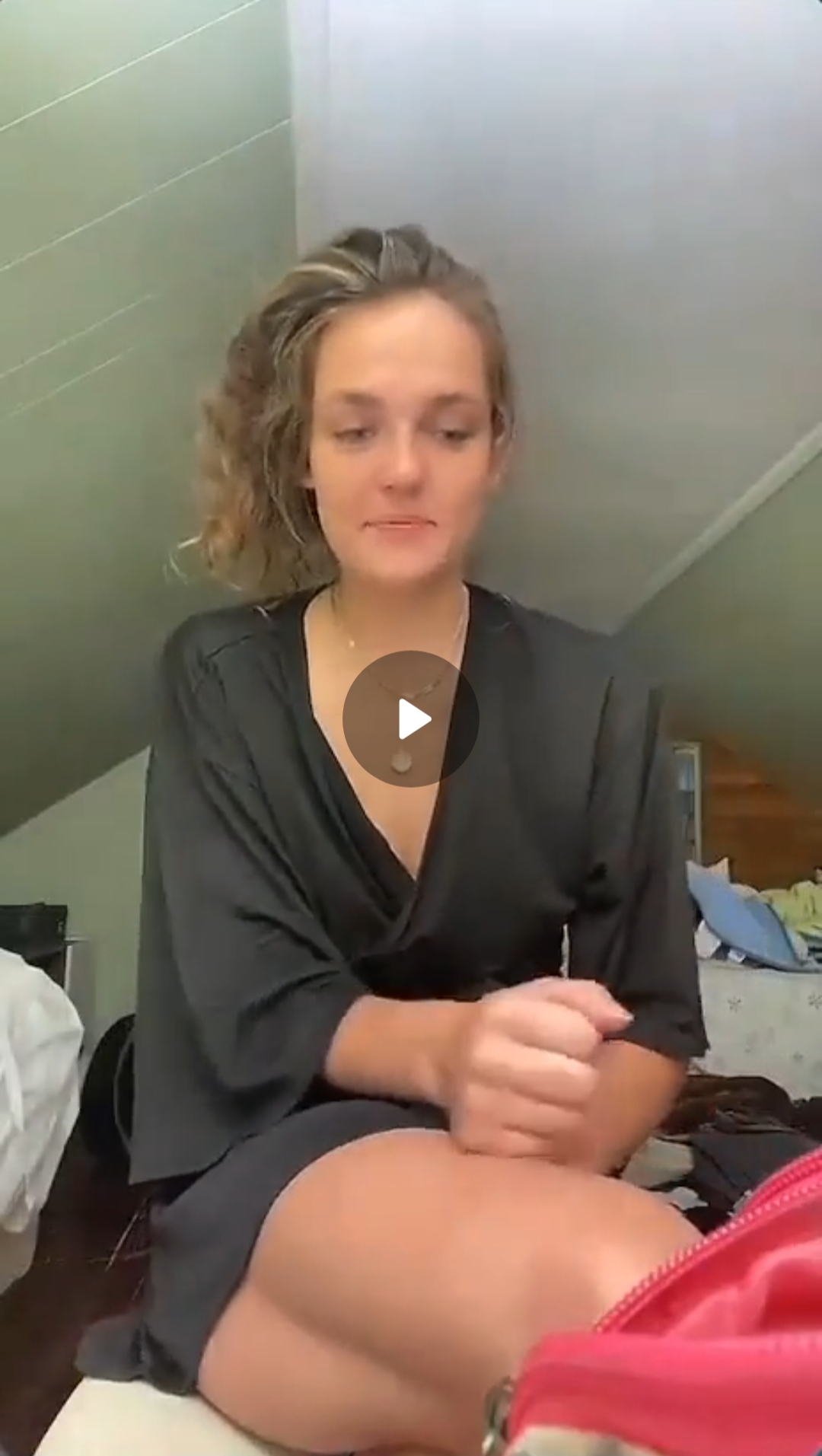 Pantieless candid pussy exposed on tango live