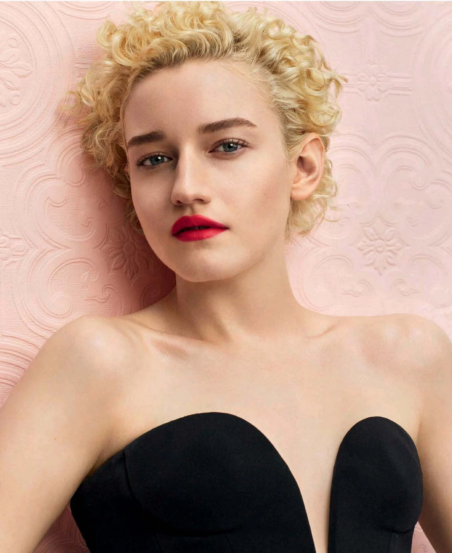 Julia Garner Nude Photos Videos