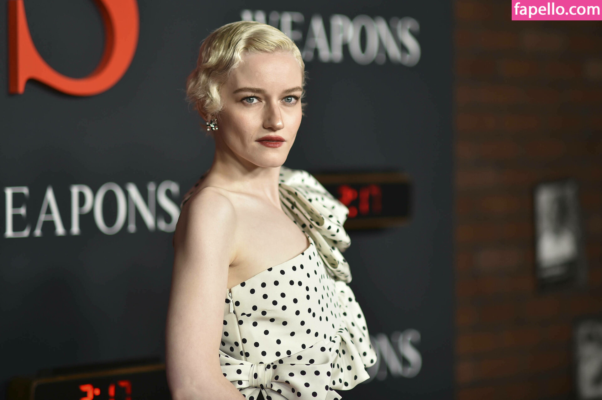 Julia Garner Nude OnlyFans Leaks