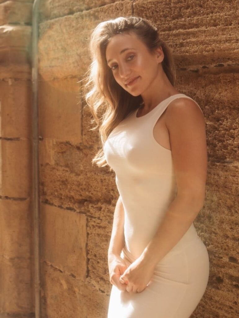 Luna Hale