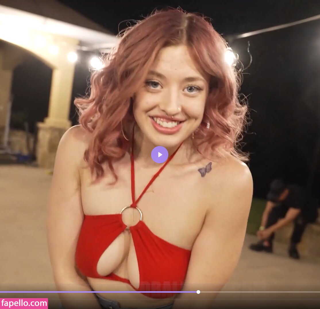 NerdballerTV Nude Leaked