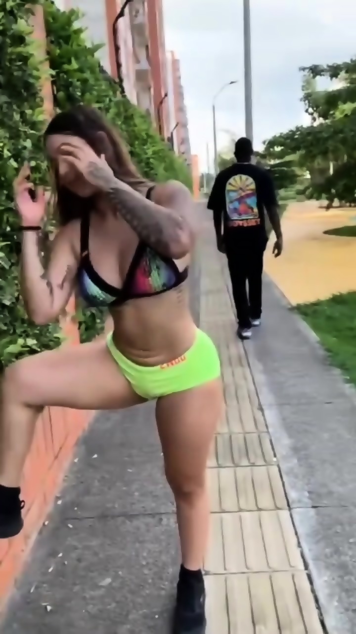 Colombian Super Slut Shows Her Pussy