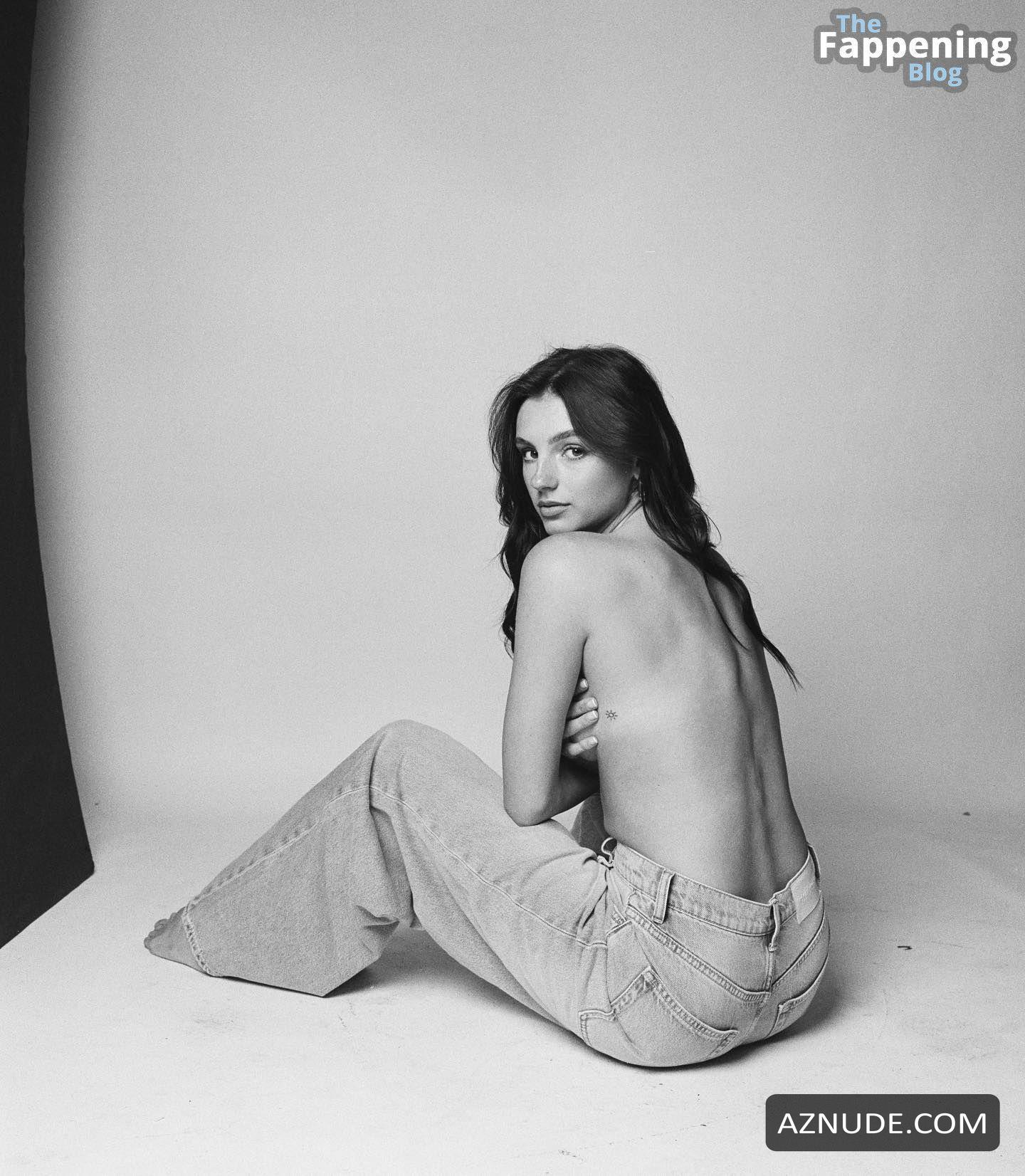 Savannah Demers Goes Topless in Sexy Instagram Photos