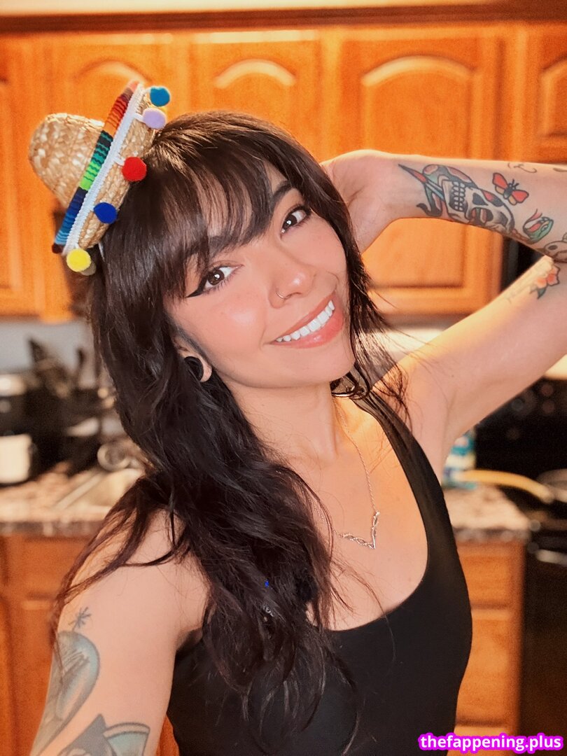 Aileen Perez Aileen Senpai AileenSenpaiReacts aileensenpai OnlyFans 9