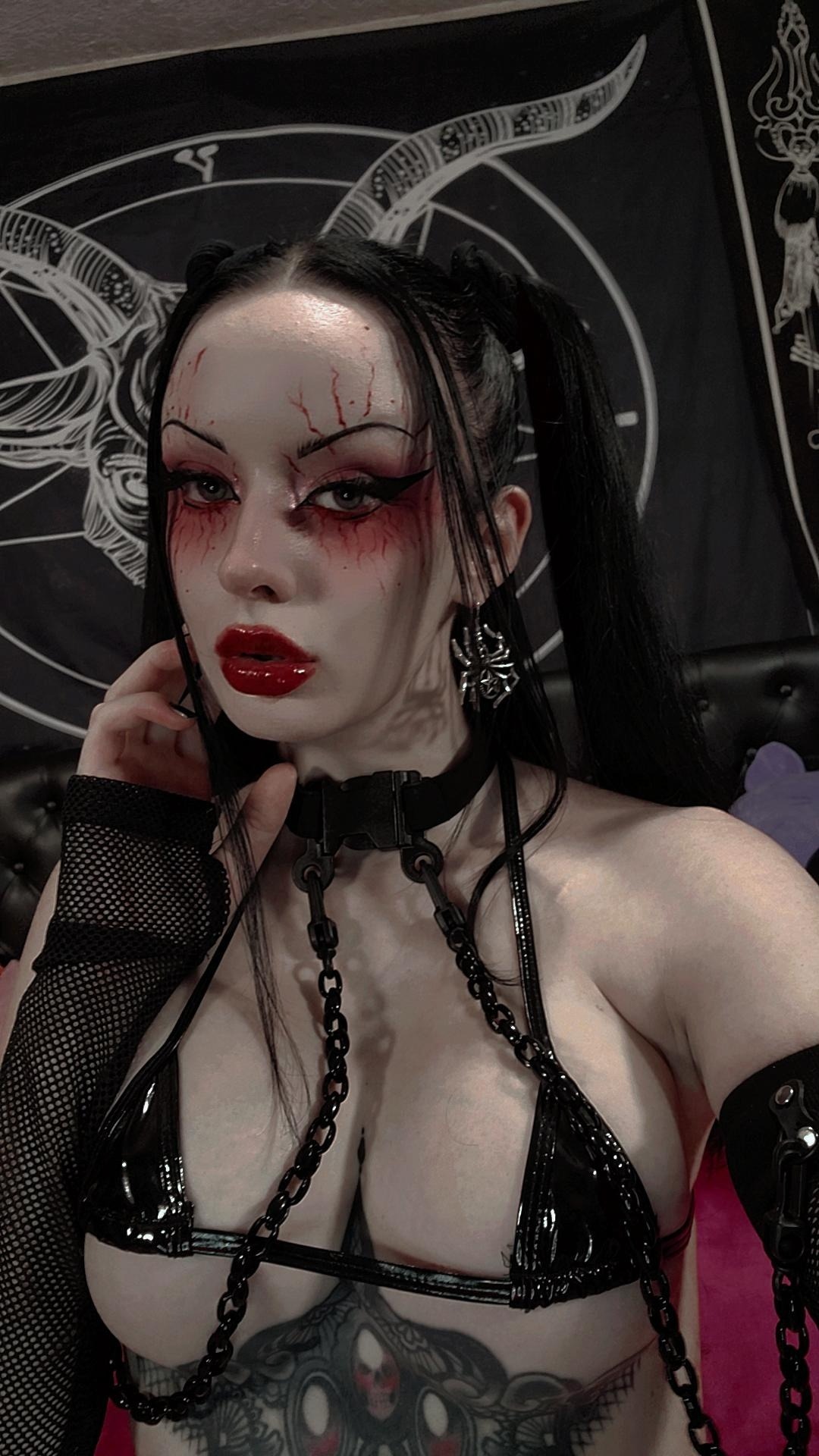 OnlyFans model evilyn666