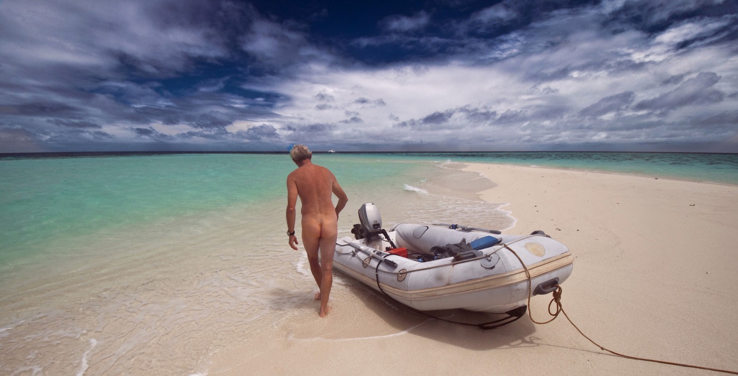 Saling naked