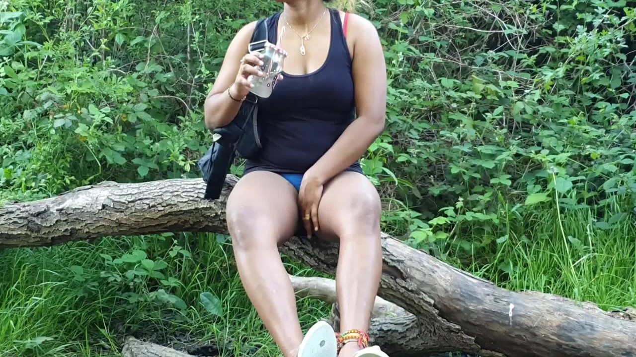 Candid UPSKIRT in a PUBLIC PARK
