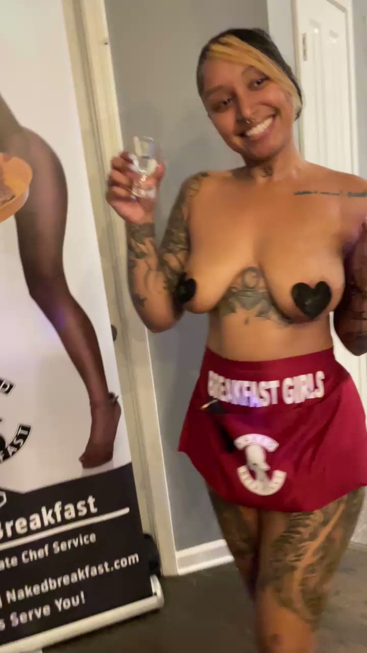BreakfastNakeds video Tweet